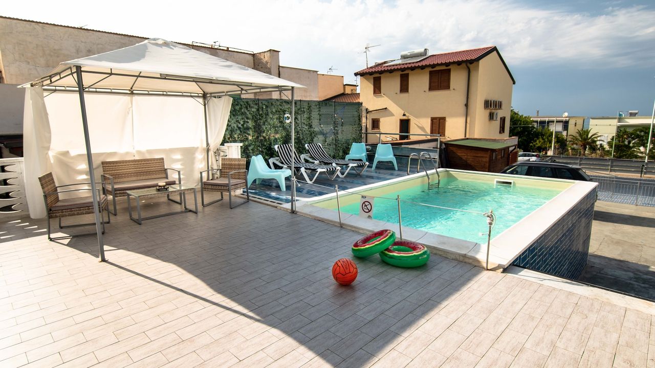 PoolOfHouse PoolOfHouse